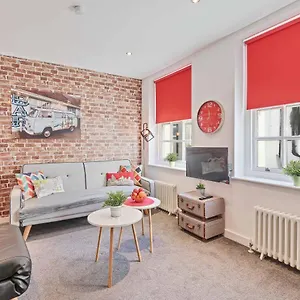 Apartment Majestic Mews With Free Parking - By My Getaways, Brighton